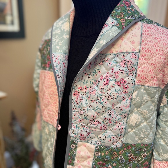 Quilted Puffer Jacket - Picture 7 of 8